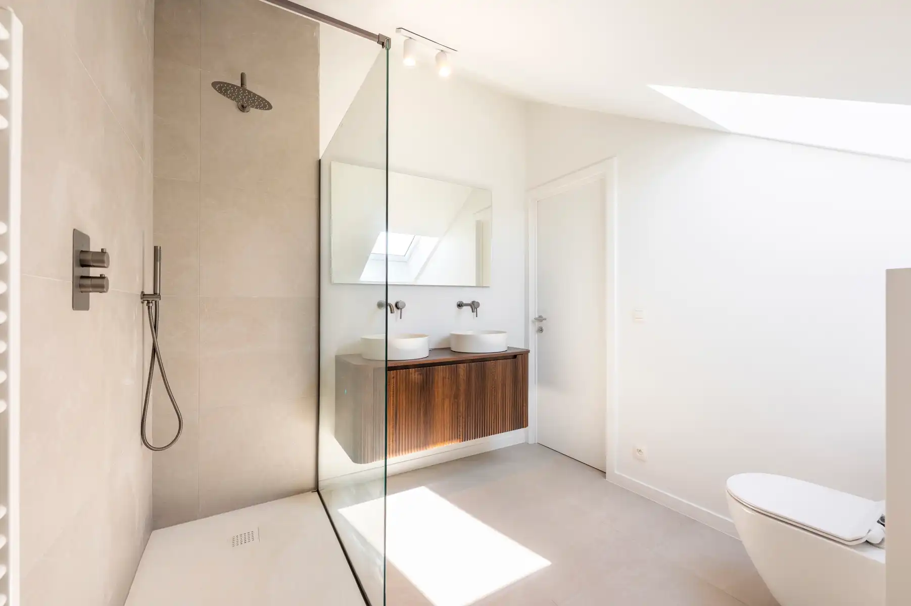 Prachtig gerenoveerd appartement te huur foto 10