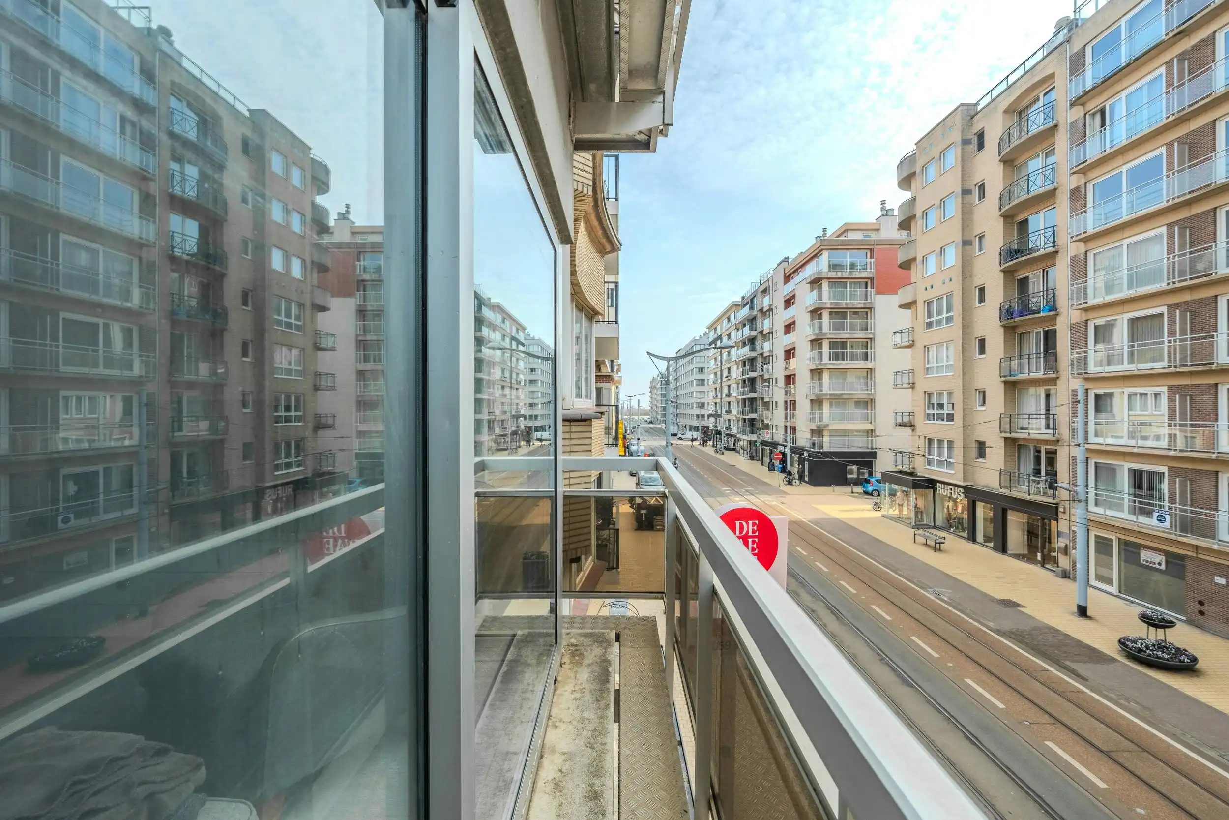 Gerenoveerd appartement op toplocatie te Middelkerke! foto 7