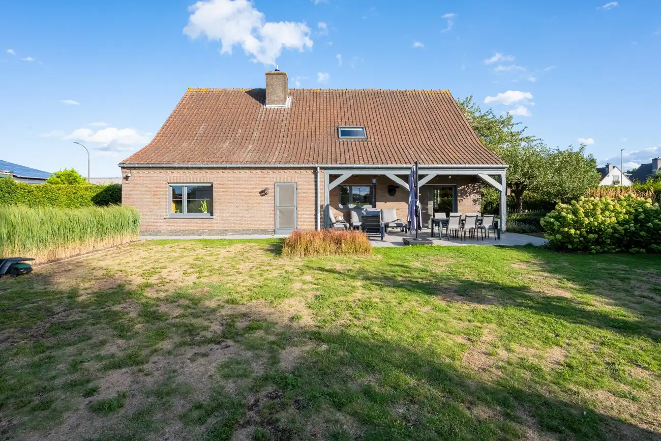 Charmante gerenoveerde woning met 5 slpks op een rustige ligging foto 27