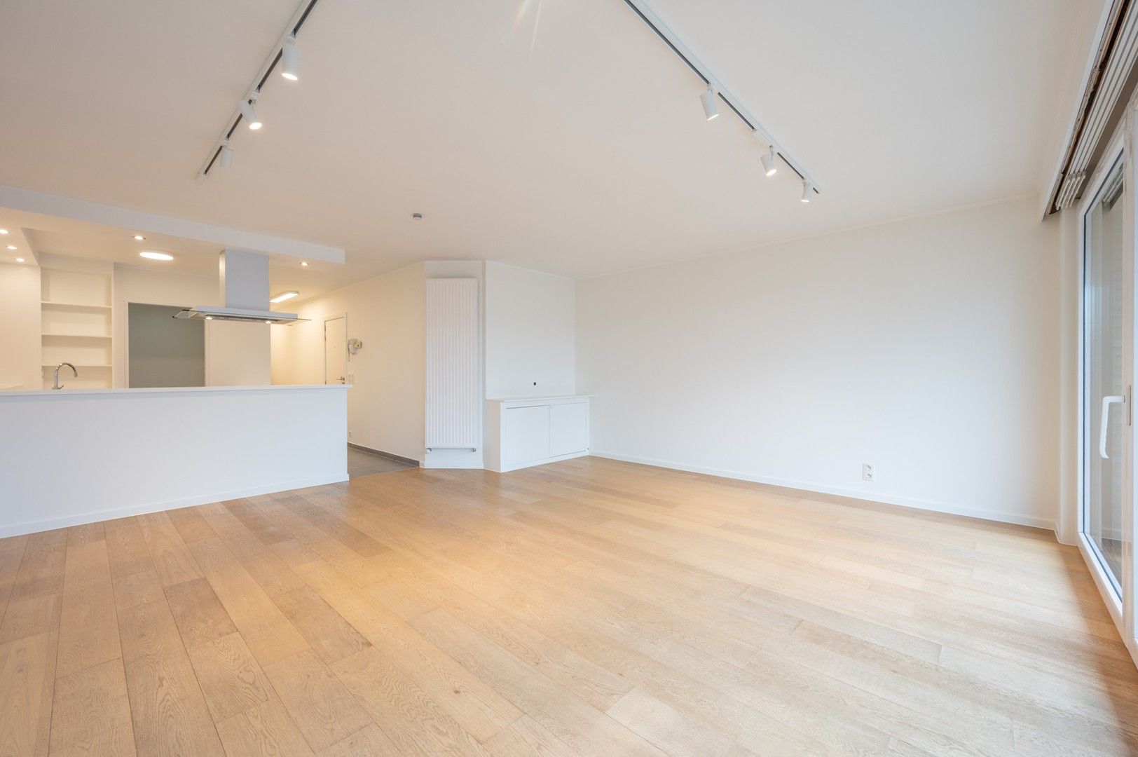 Hedendaags en lichtrijk appartement, centraal gelegen in Knokke. foto 4