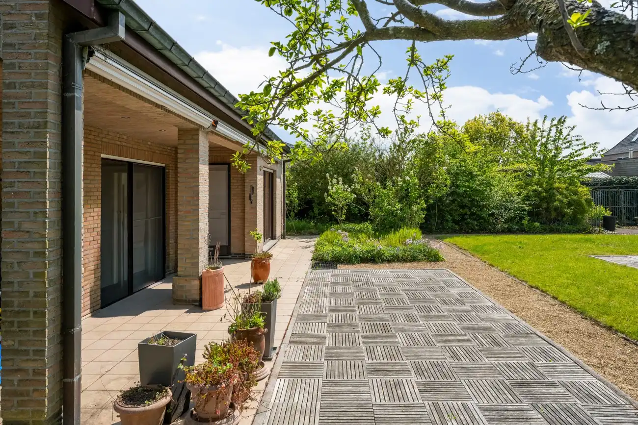 Ruime en degelijke open woning met inpandige garage en gezellige zuidwest georiënteerde tuin op een rustige locatie nabij het centrum van Lochristi! foto 30