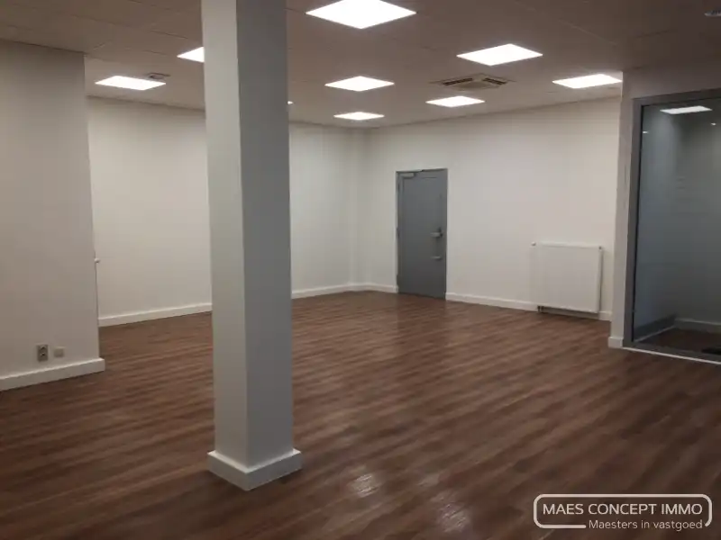 Kantoor van 180 m² te huur in Anzegem op toplocatie foto 8