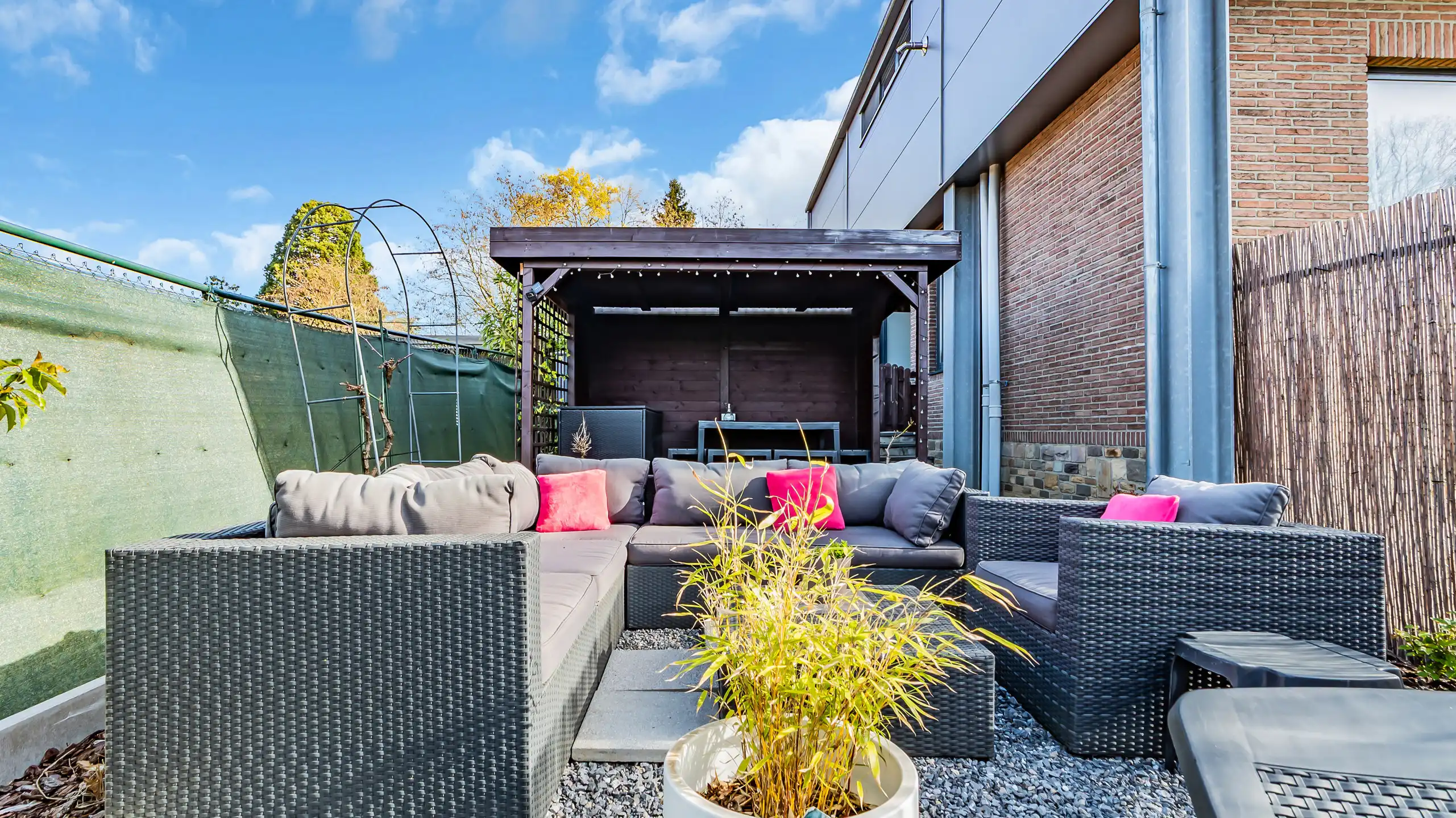 Uniek wonen in loftstijl met veel potentieel op topligging foto 28
