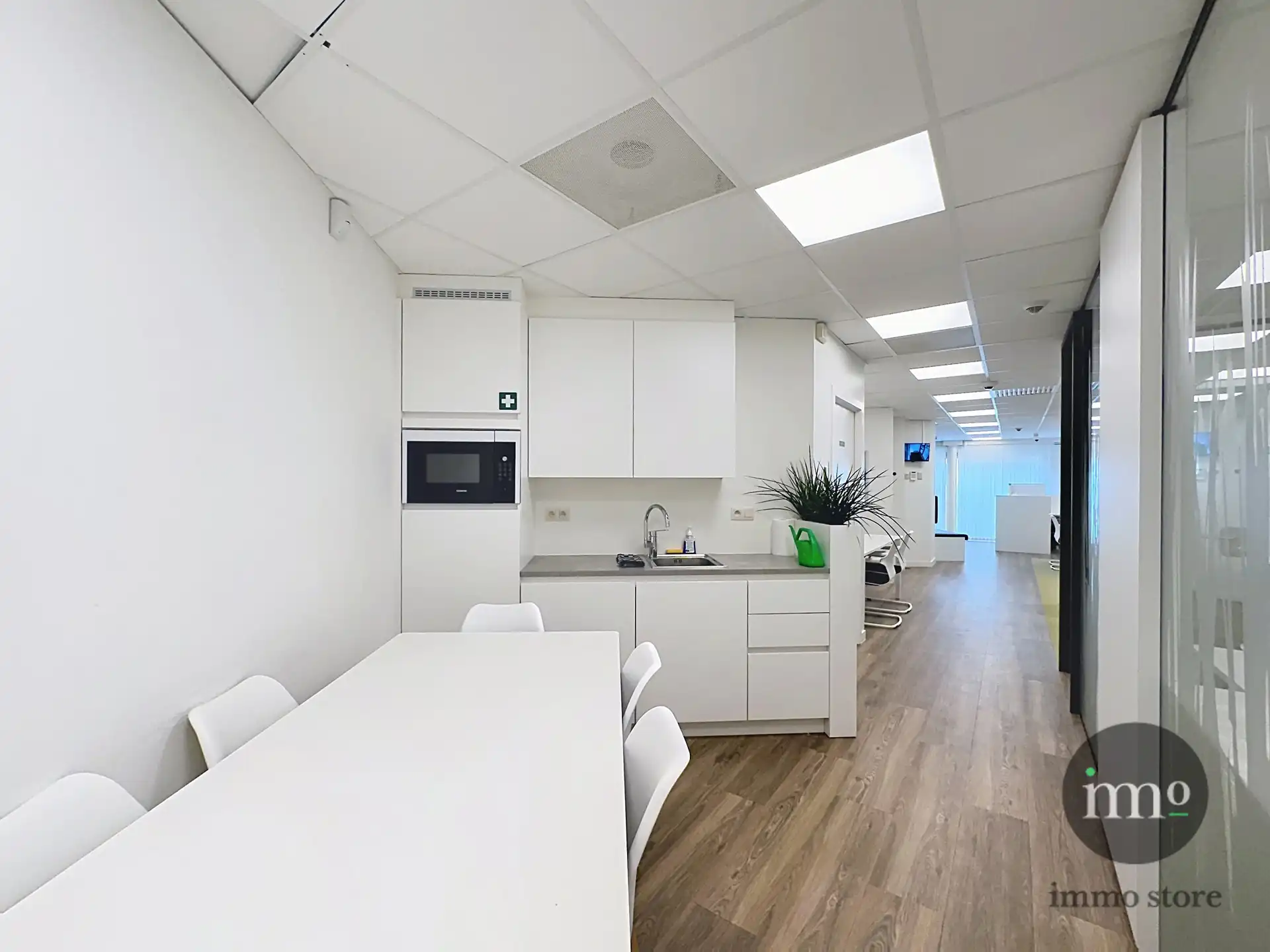 Commercieel gelijkvloerscentrum Dilbeek - 120m² - 3 autostaanplaatsen foto 6
