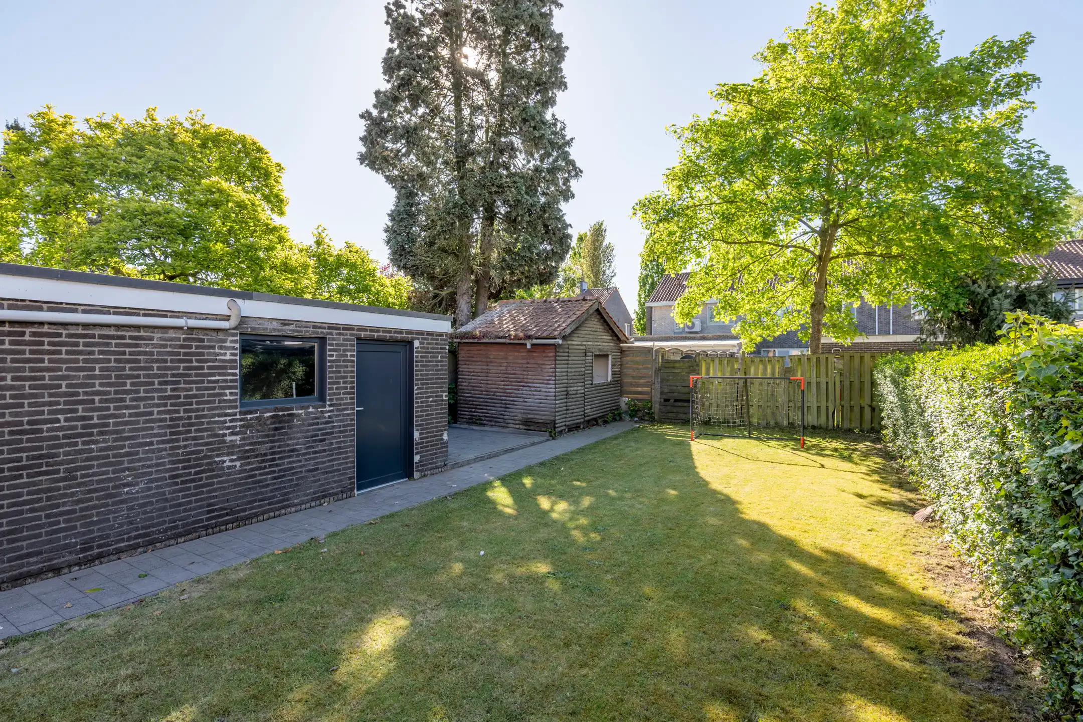 Instapklare gezinswoning met 3 slaapkamers en garage foto 2