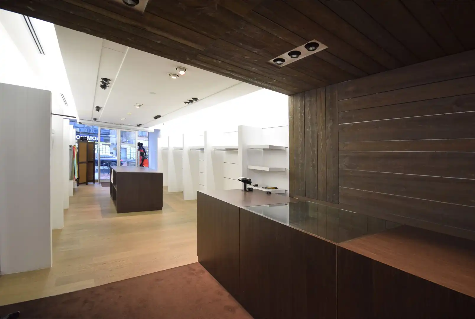 HANDELRUIMTE MET MAGAZIJN IN HET STADSCENTRUM VAN ROESELARE  foto 3