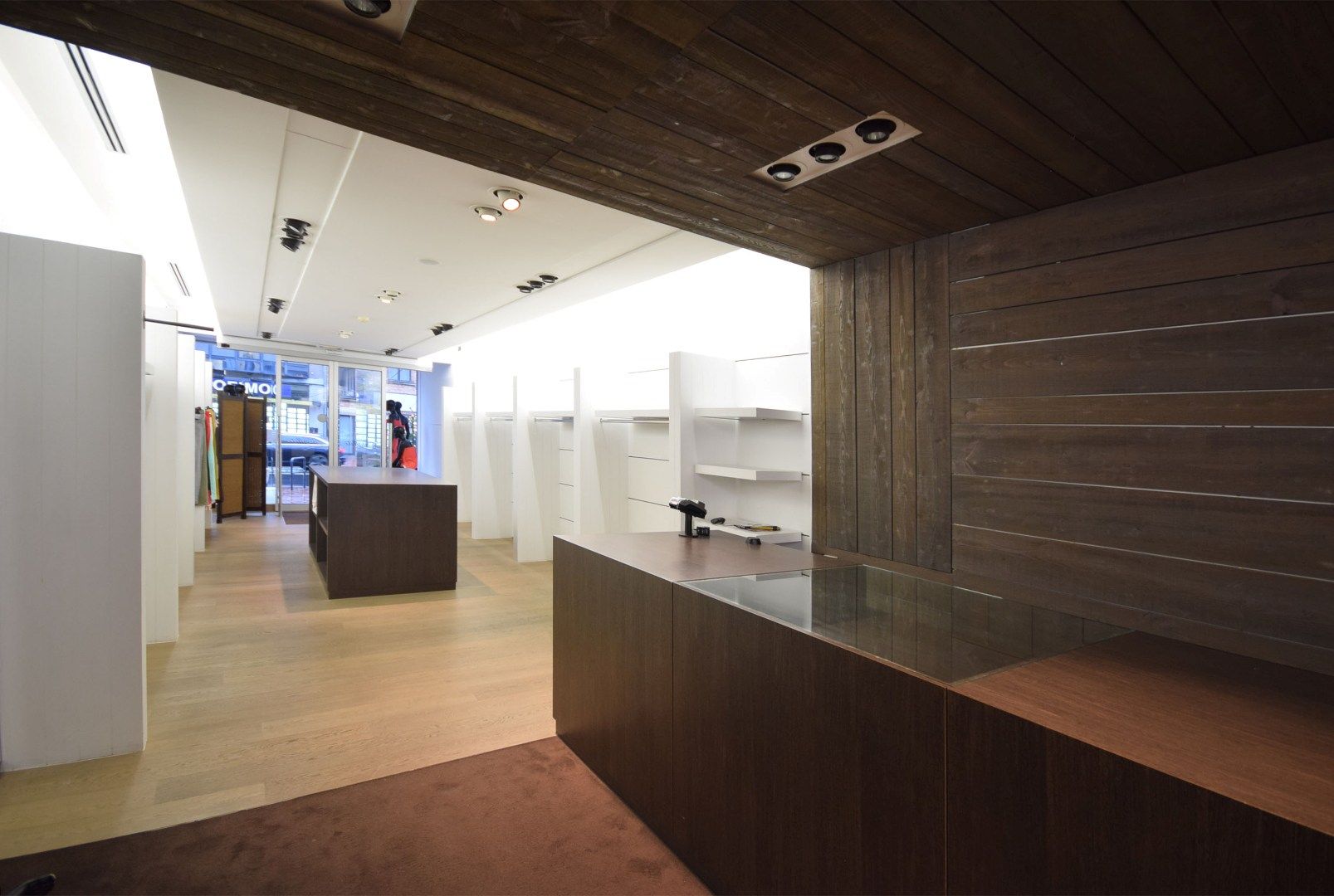 HANDELRUIMTE MET MAGAZIJN IN HET STADSCENTRUM VAN ROESELARE  foto 3