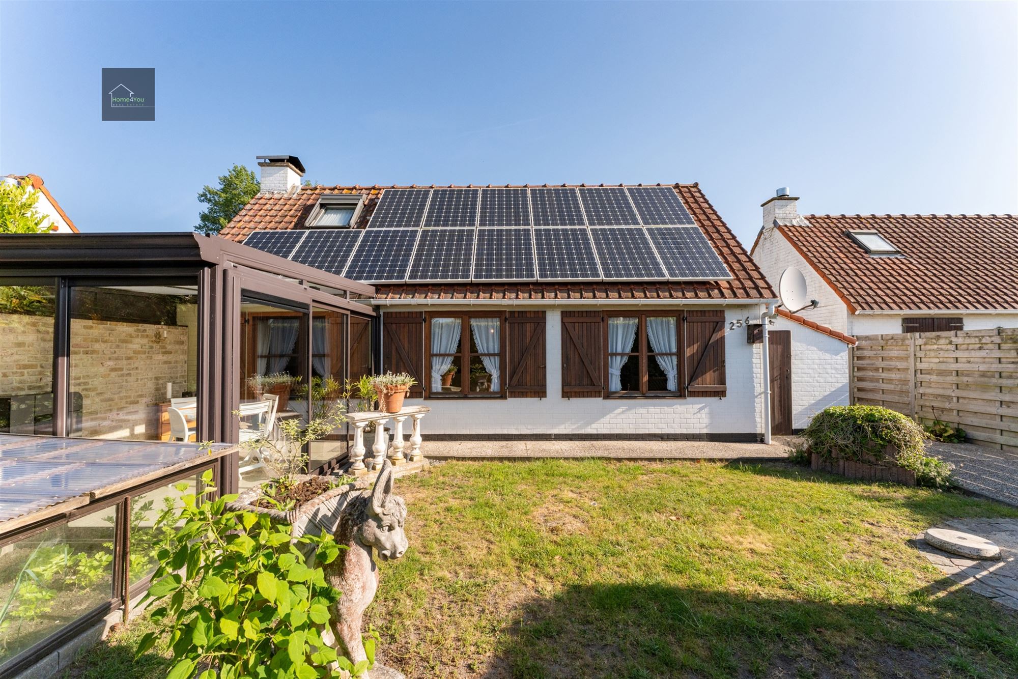 Grote vakantiewoning met tuin & staanplaats vlakbij zee. foto 2