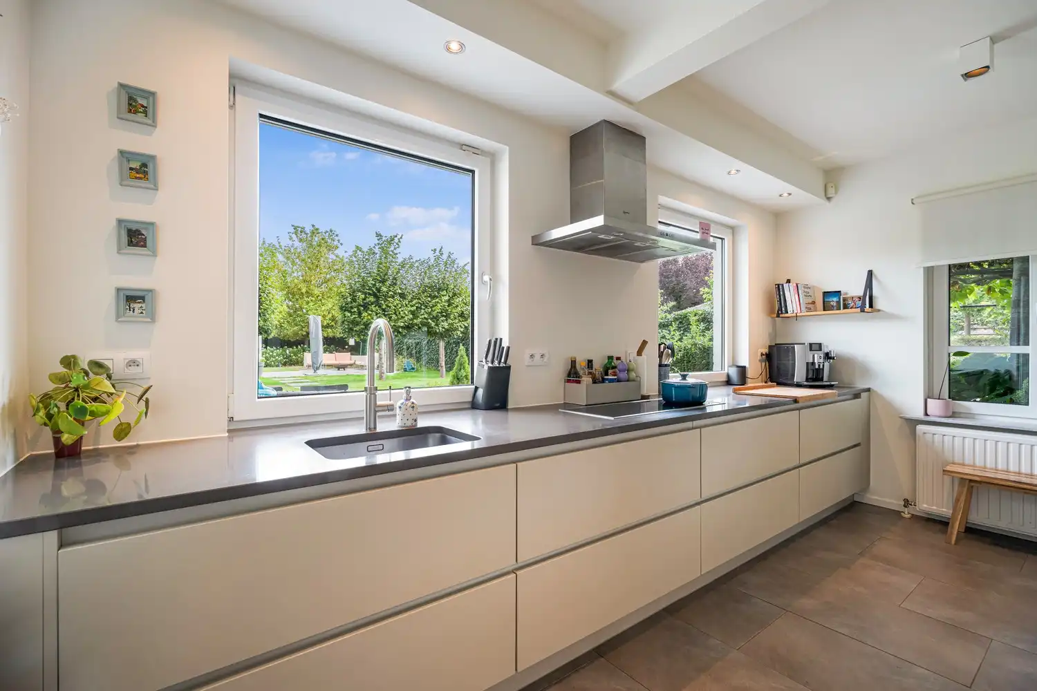 Ruime gezinswoning met prachtige tuin en veelzijdig bijgebouw in Neerharen foto 8