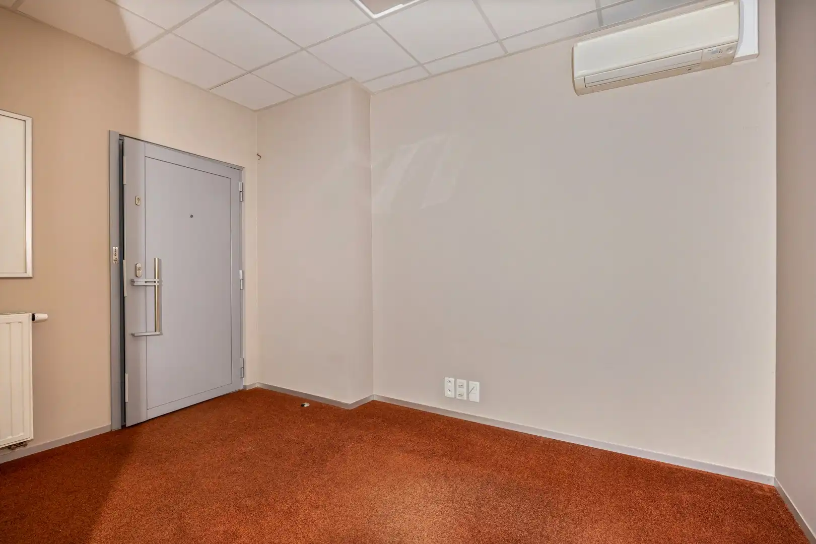 Uitzonderlijk handelspand in het centrum van Neeroeteren foto 9