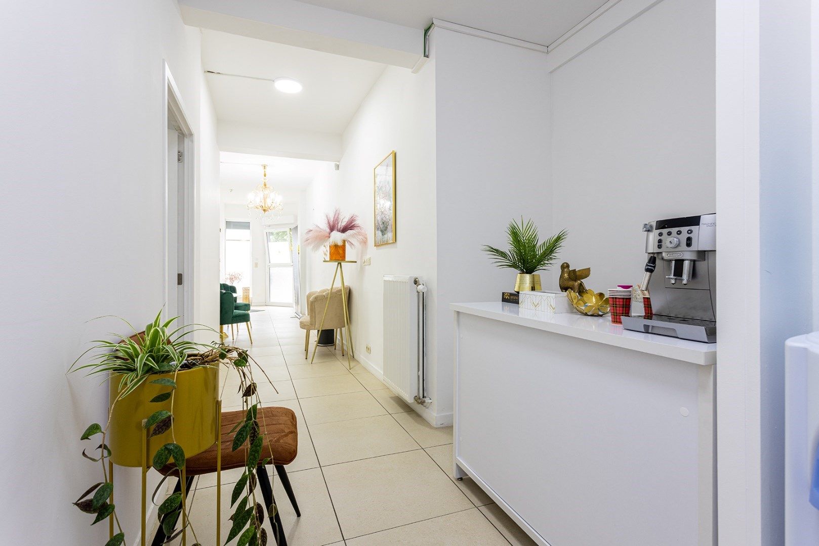 Handelsgelijkvloers of kantoorruimte met centrale ligging! foto 6