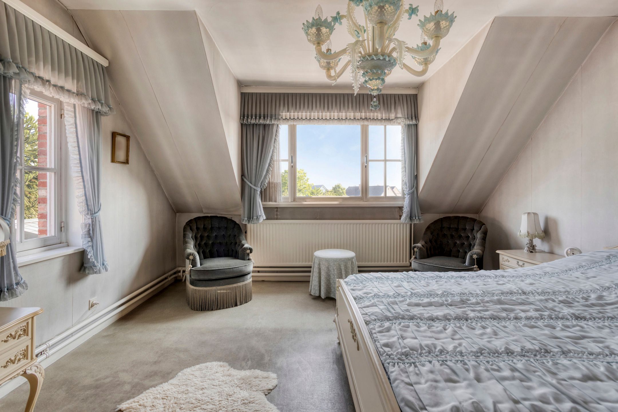 Te renoveren woning met veel potentieel foto 16