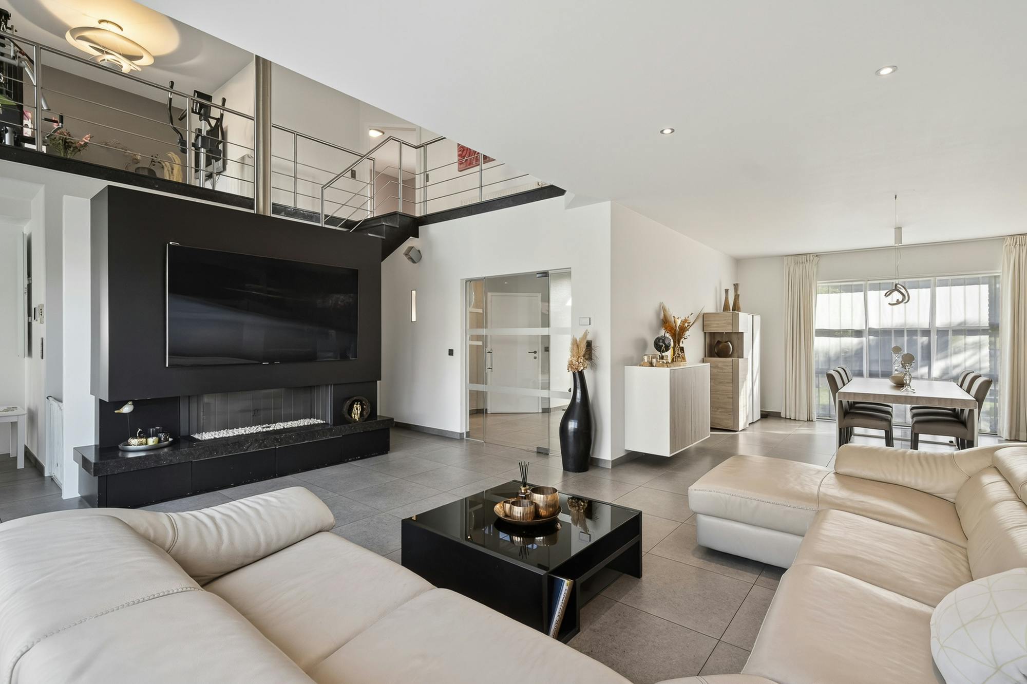 Luxe villa met exclusieve tuin en magazijn in KMO-zone foto 8