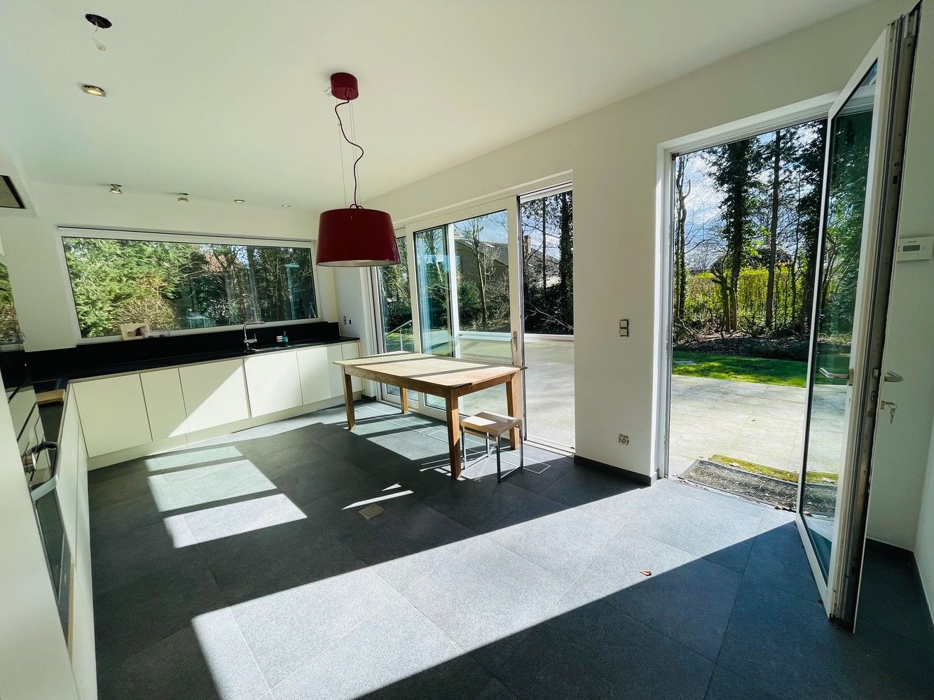 Brugge Sint-Andries, residentiële ligging, in rustige groene omgeving,  ruime lichtrijke degelijk gebouwde villa, 4 slpks, bureel en oprit op perceel van 3435 m², in groene oase van rust en privacy. Uitzonderlijk mooi  aanbod   ! foto 5
