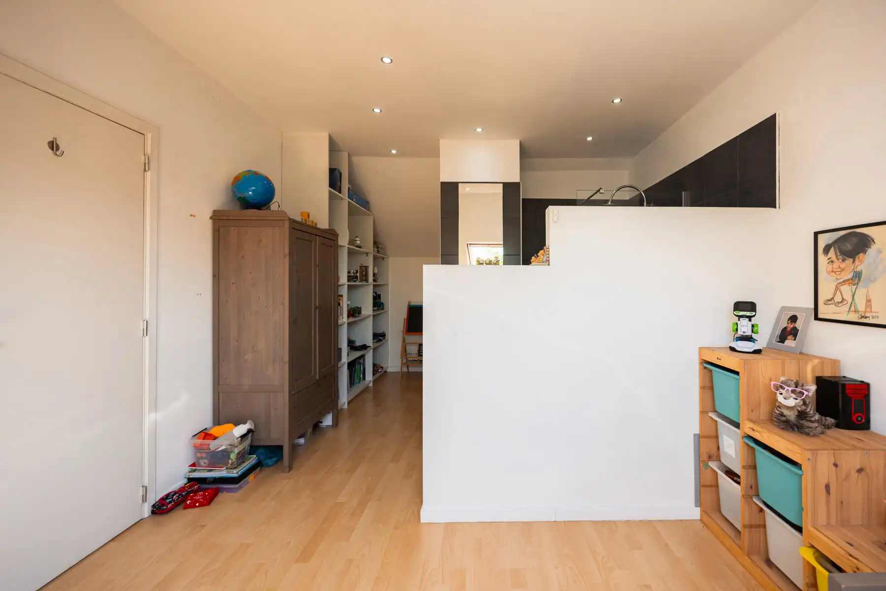 Gerenoveerd en energiezuinig duplex-appartement met parkings foto 15