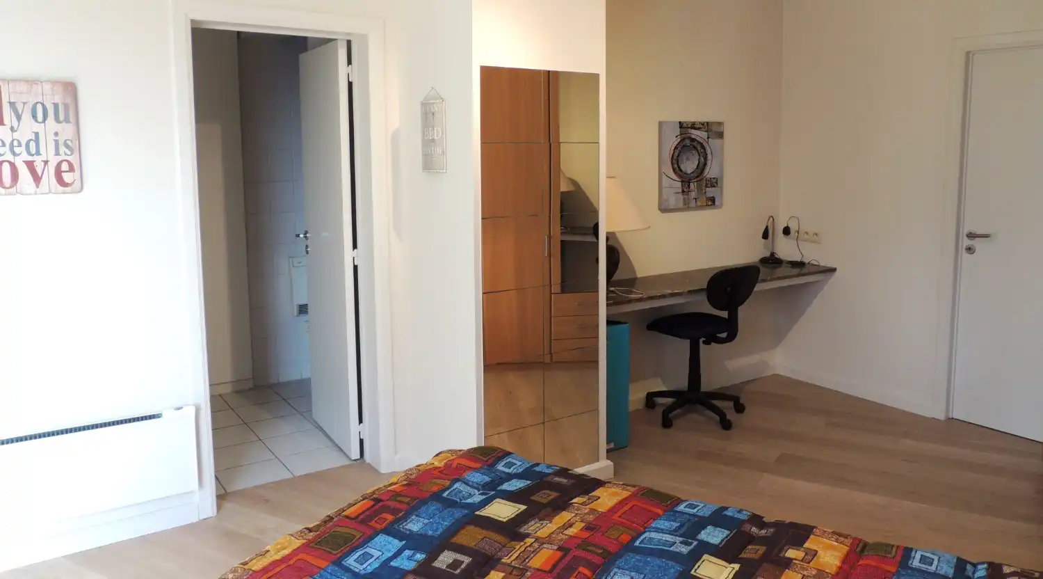 Gerenoveerd twee slaapkamer appartement met zowel frontaal zeezicht als zicht op het hinterland foto 26