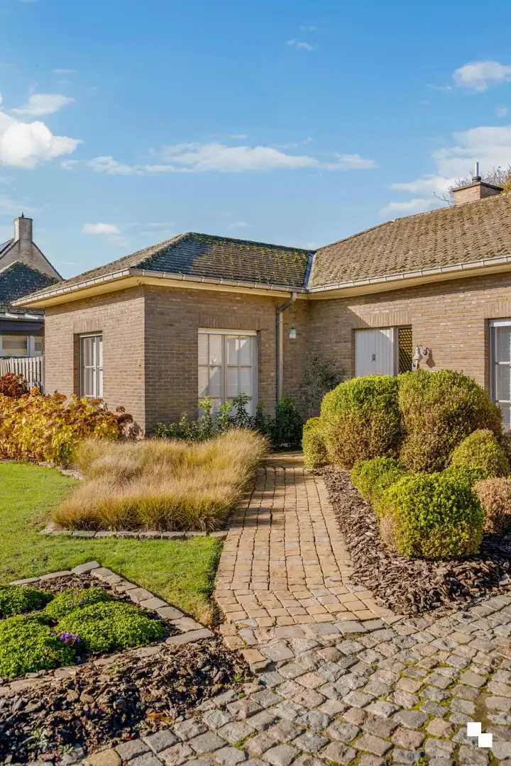 Alleenstaande woning met zicht op de velden in Oosterzele foto 2