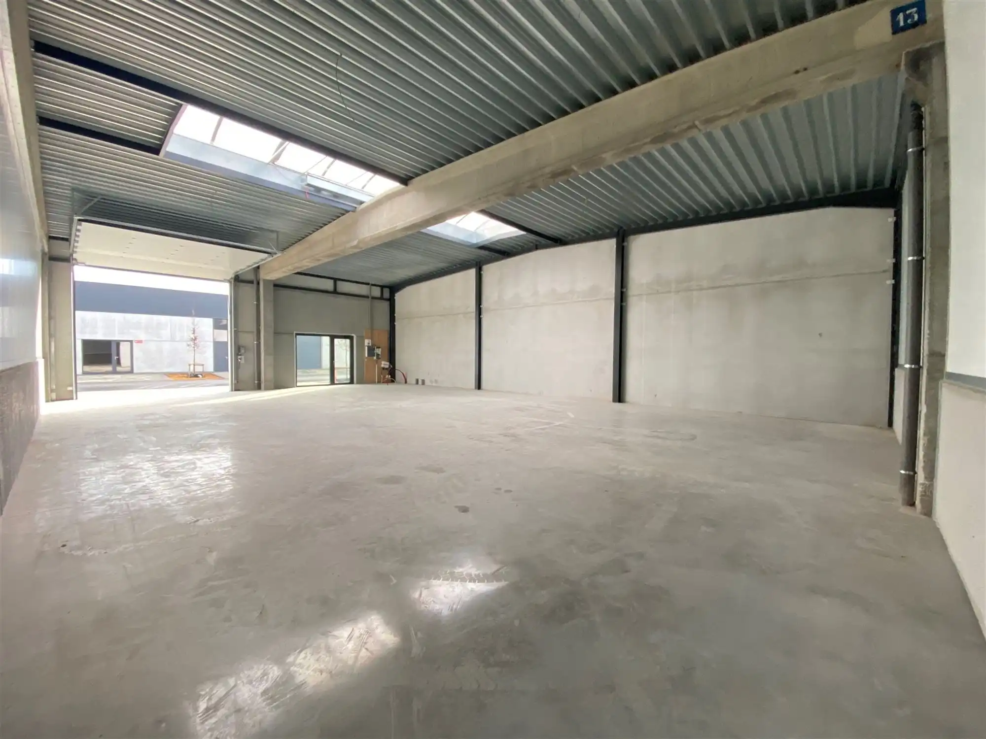 KMO-unit van 207m² in bedrijventerrein De Melkerij in Evergem-Sleidinge foto 3