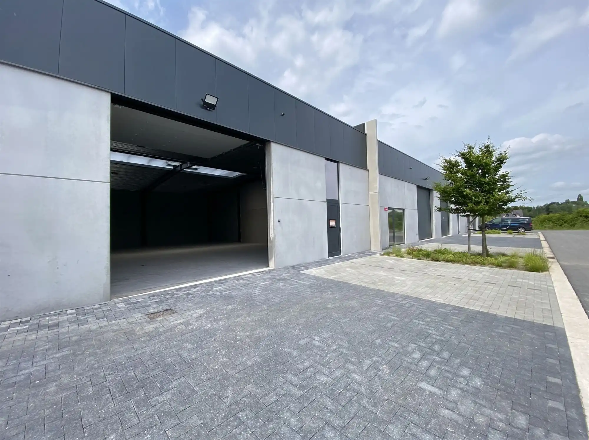 KMO-unit van 207m² in bedrijventerrein De Melkerij in Evergem-Sleidinge foto 3