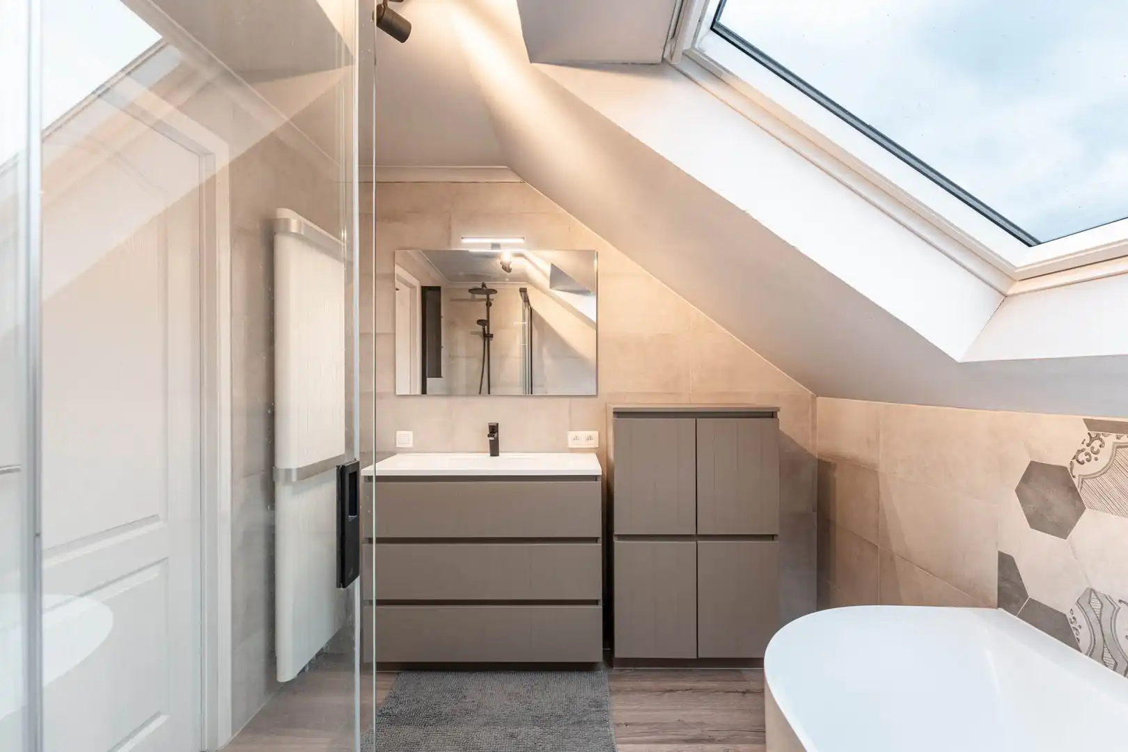 Instapklare woning met commercieel gelegen handelspand te Halen foto 18