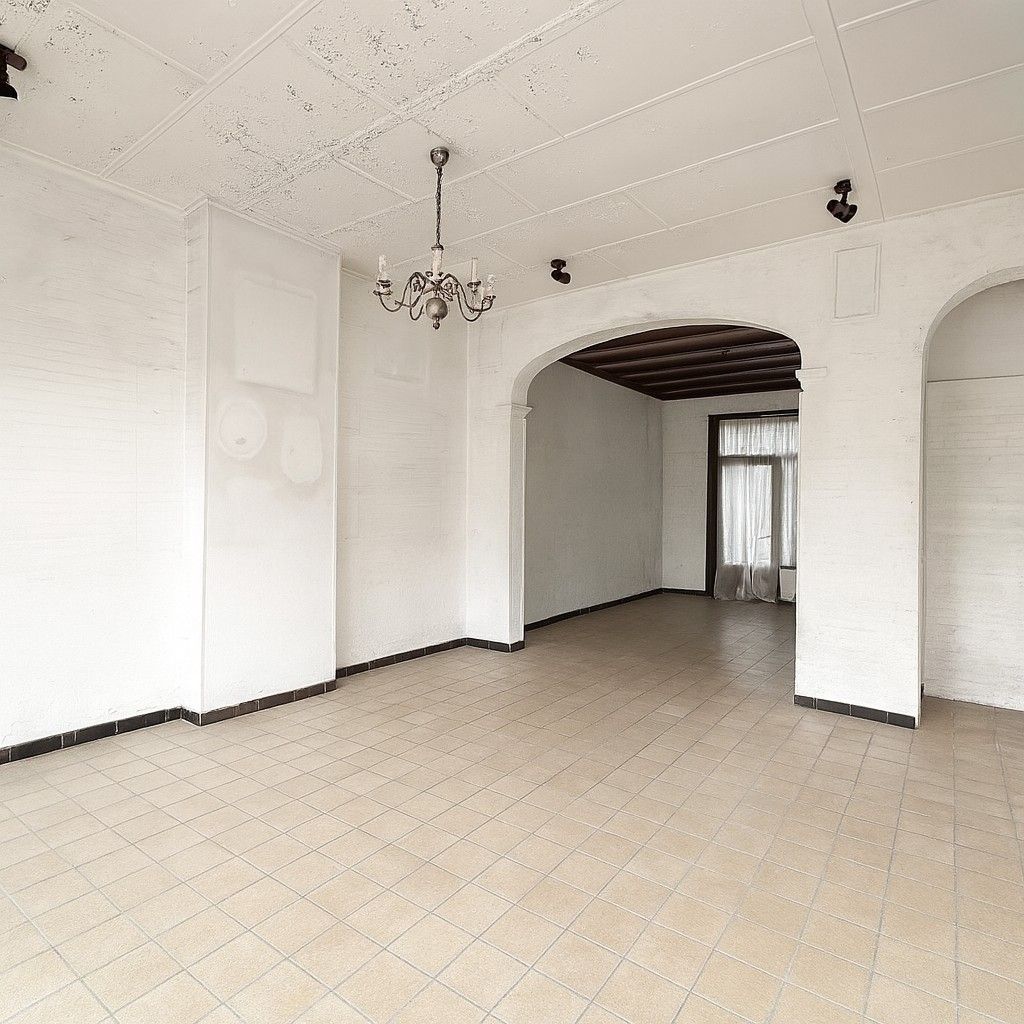Hoofdfoto van de publicatie: Te renoveren woning met drie slaapkamers te koop in Eeklo