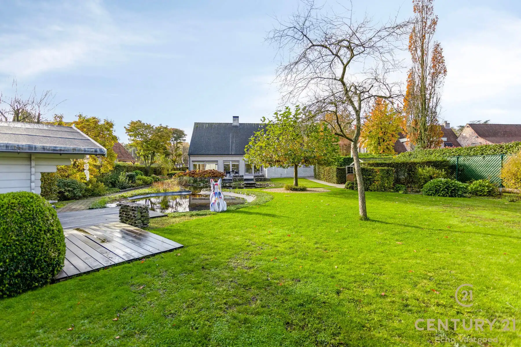 Ruime, gerenoveerde villa met fraaie tuin op ca 2420m² foto 30