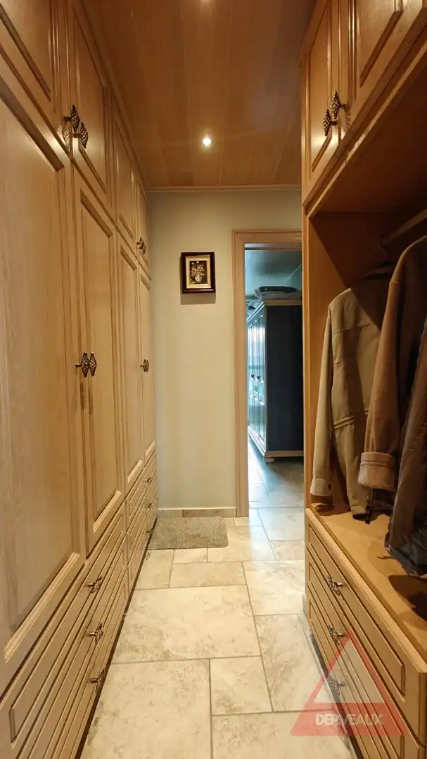 Ieper - Ruim en lichtrijk appartement met zonnig terras rondom foto 2