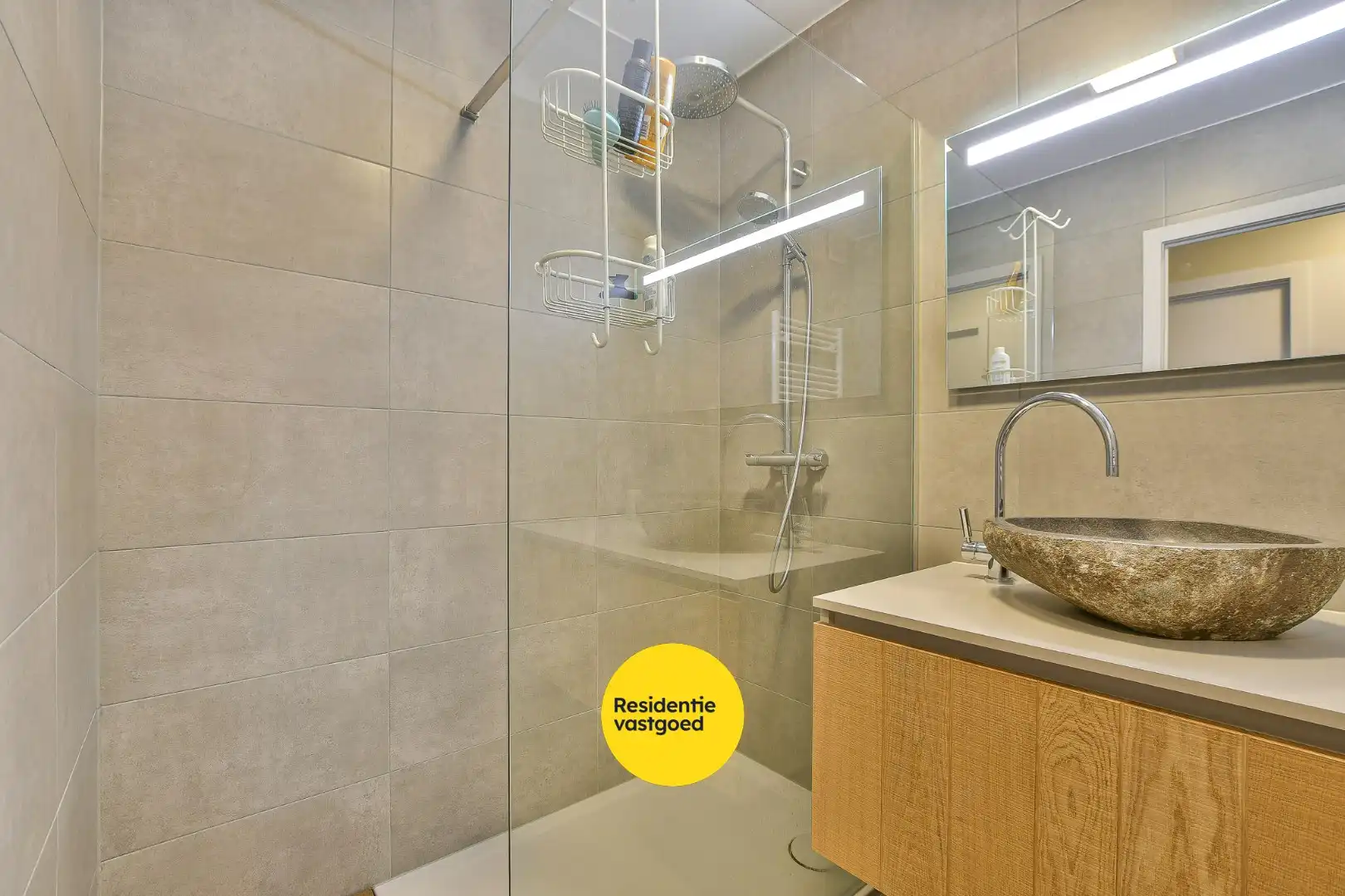 Gelijkvloers 2-slaapkamerappartement met tuin op toplocatie vlakbij de zee!  foto 15