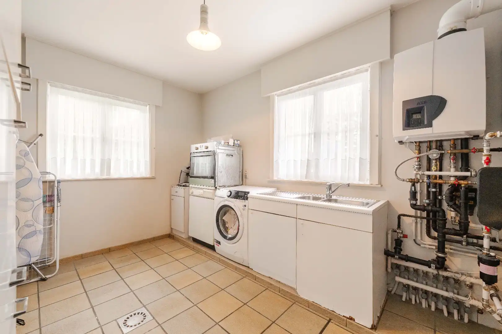 PRESTIGIEUZE VILLA MET LOODS VLAKBIJ CENTRUM PITTEM foto 10