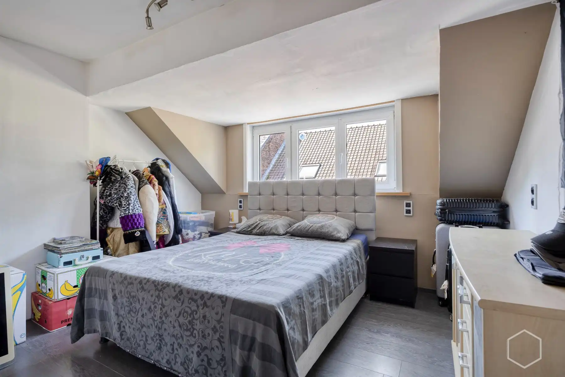 Gezellige stadswoning met 2 slaapkamers en parking achteraan foto 13