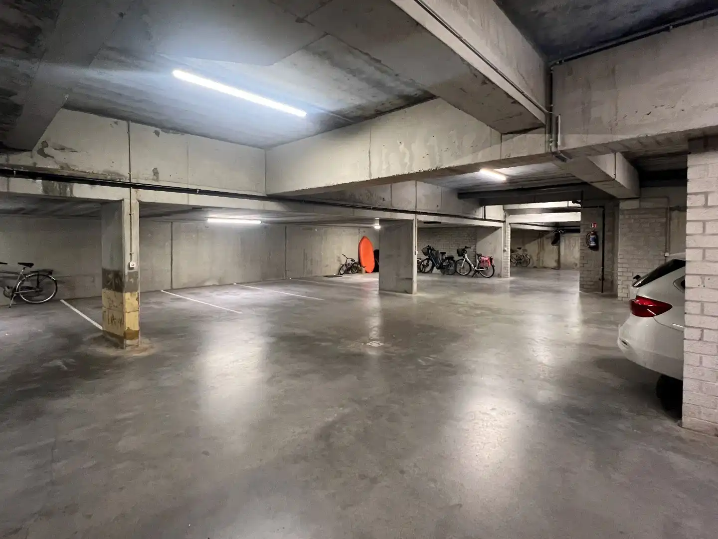 Prachtig gerenoveerd hoekappartement met zuidelijke oriëntatie, te midden van een groene omgeving aan het yzerpark. Parking te koop foto 24