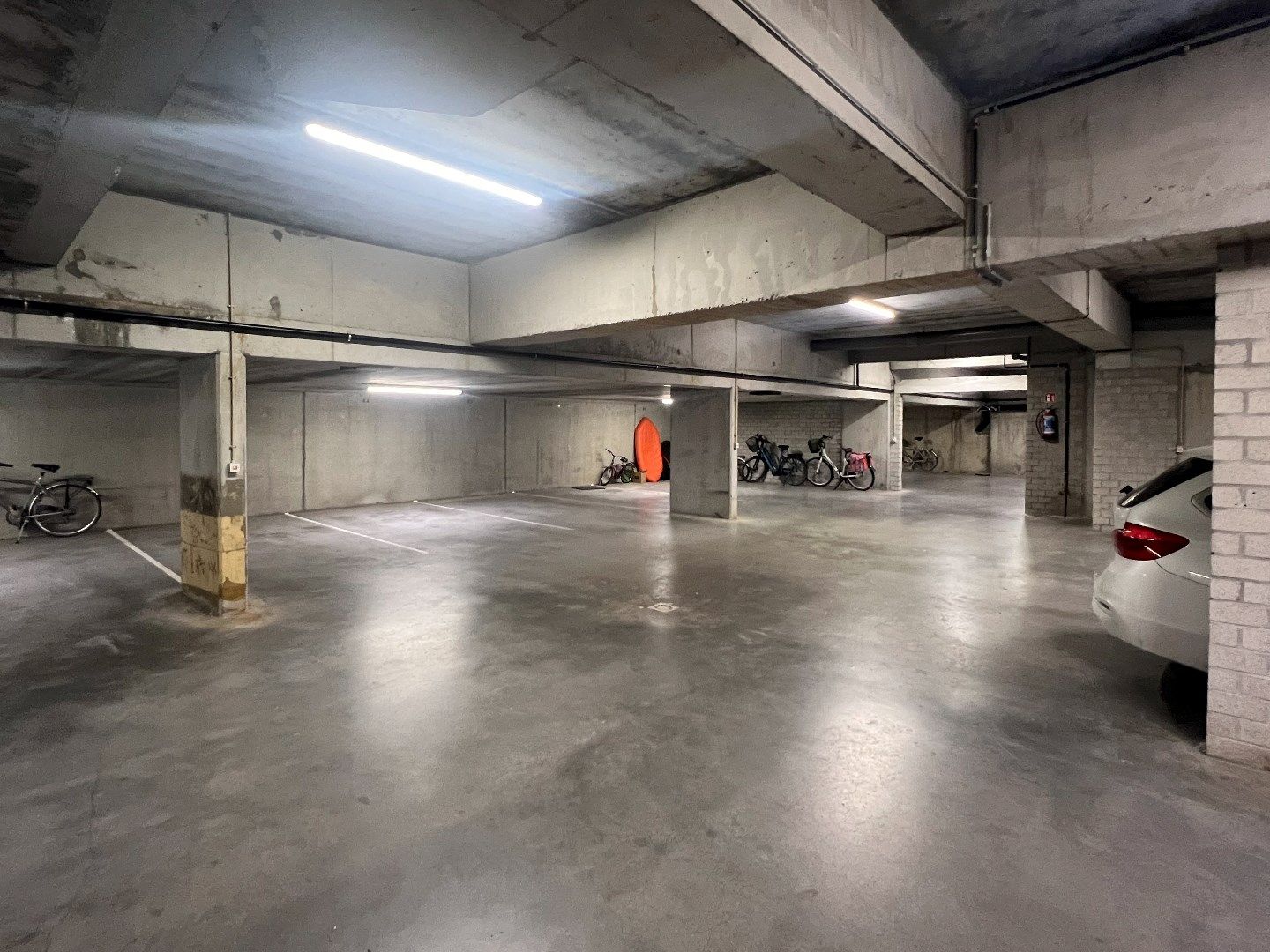 Prachtig gerenoveerd hoekappartement met zuidelijke oriëntatie, te midden van een groene omgeving aan het yzerpark. Parking te koop foto 23