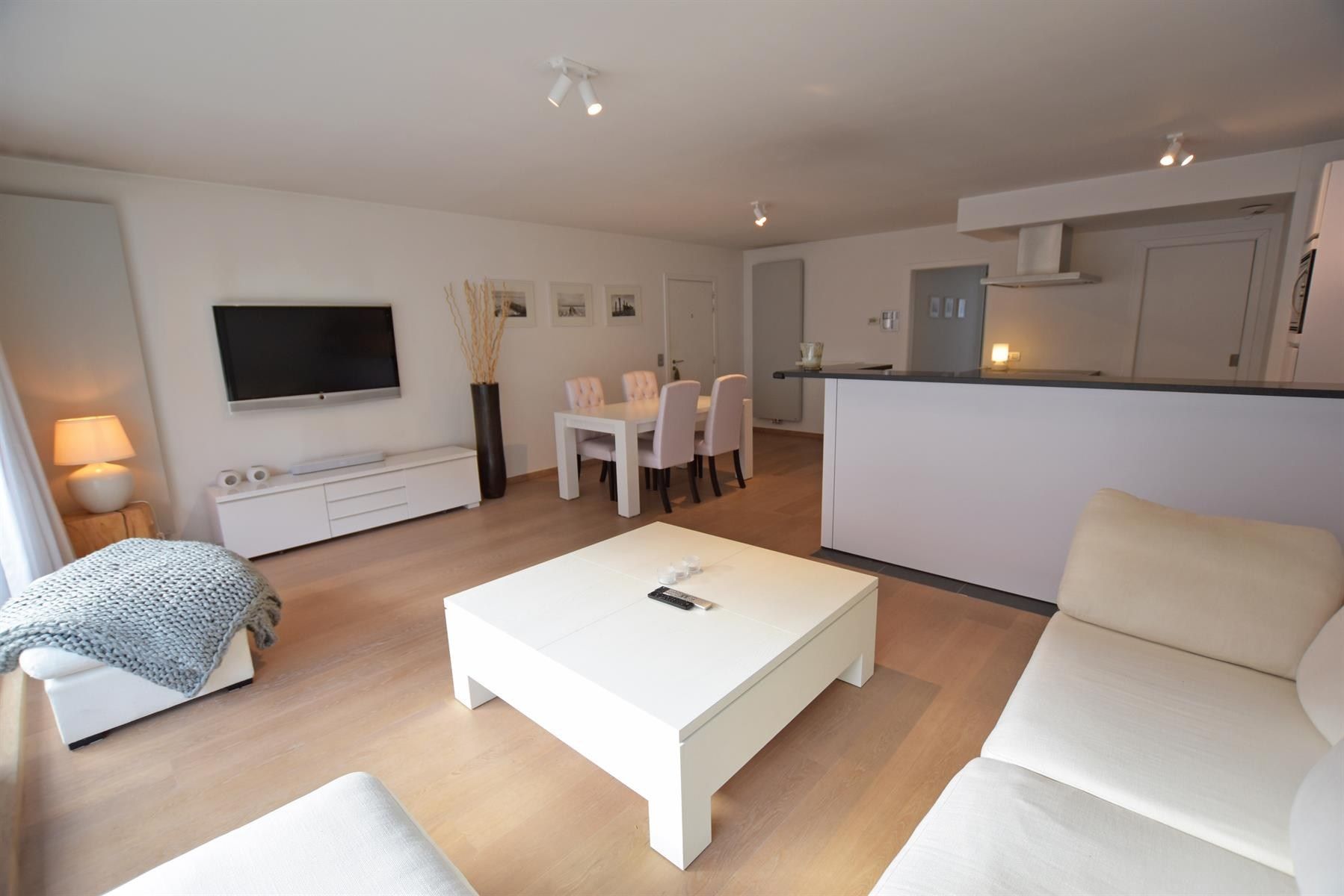 Mooi gemeubeld appartement op een rustige ligging, op wandelafstand van de Lippenslaan foto 3