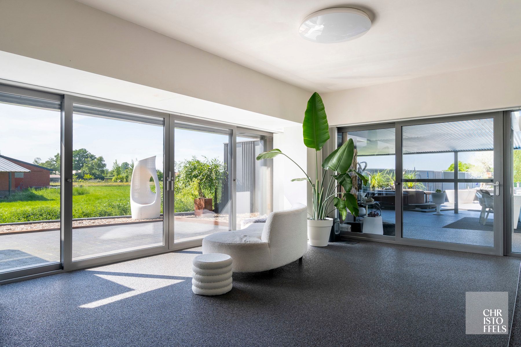 Moderne villa van 320m2 met verwarmd buitenzwembad foto 6