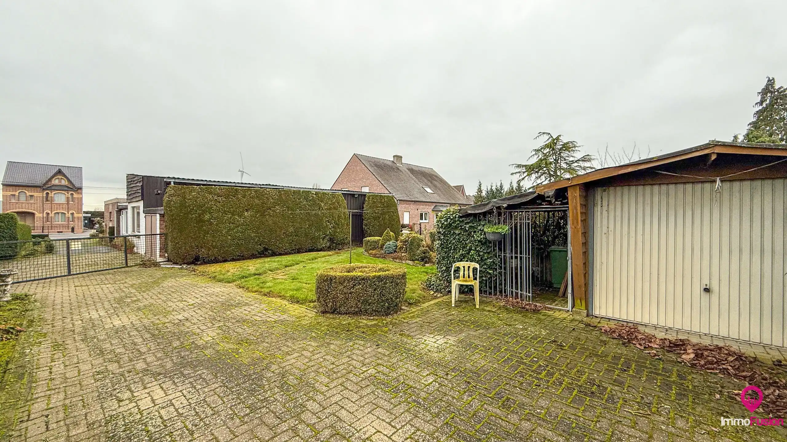 Bungalow met grote werkplaats en weide op 42 are in Alken foto 34
