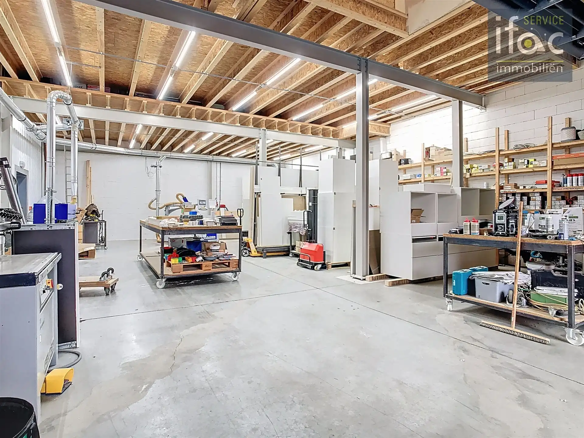 Ruime loods met kantoor, keuken en sanitair foto 3