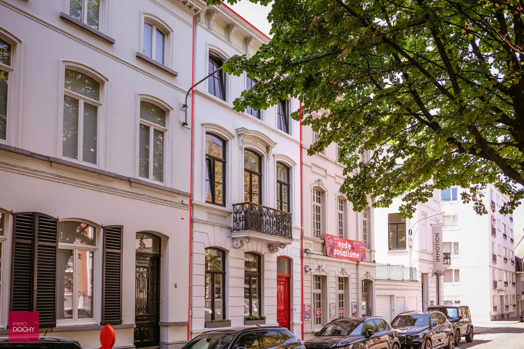 Prachtige herenwoning in het centrum van Kortrijk met zonne- en dakterras foto {{pictureIndex}}