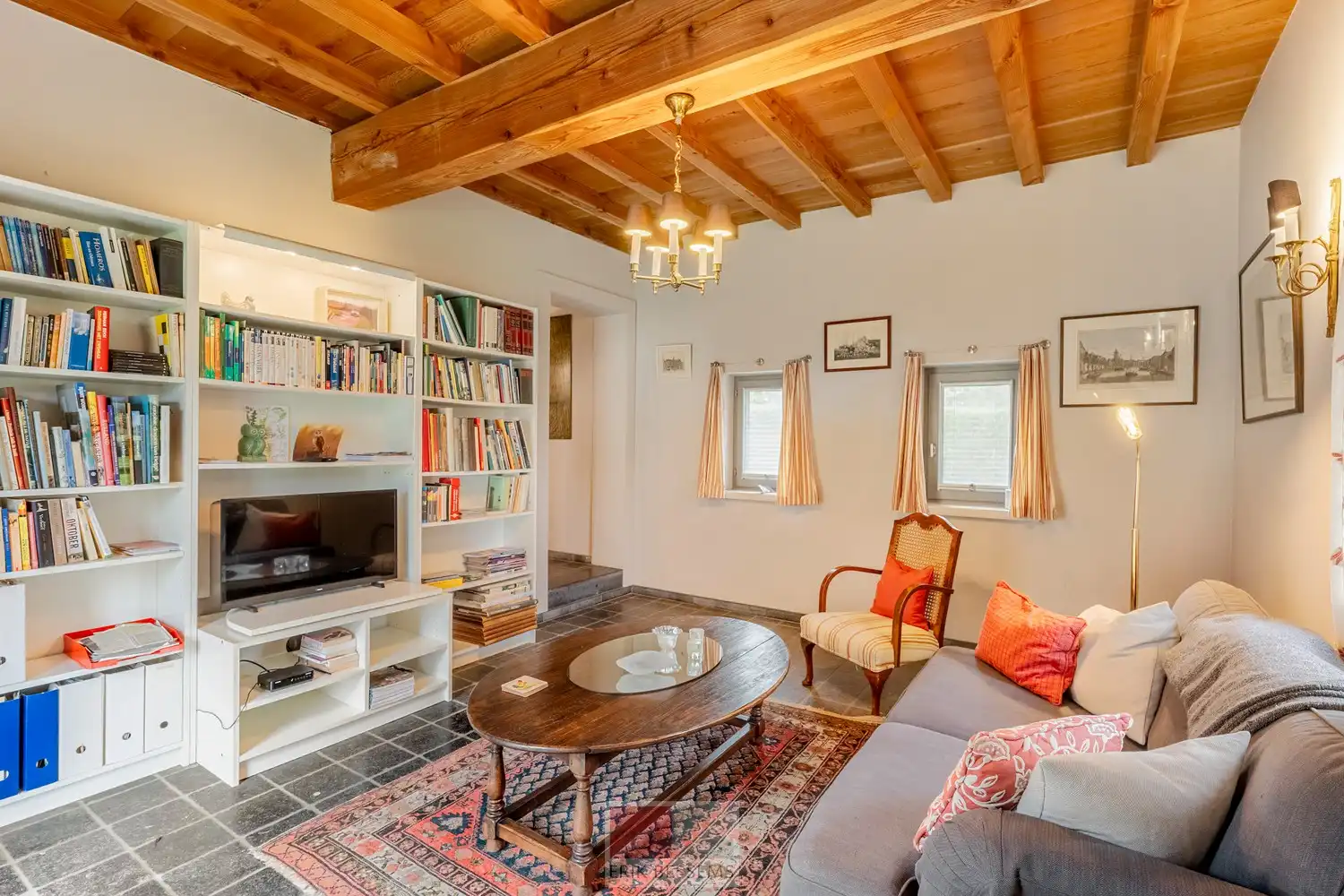 Een zeer karaktervol woonerf van maar liefst 3996 m² met bijzondere uitstraling, bestaande uit een prachtige hoofdwoning (voormalige schuur en stallen) en een charmant vakwerkhuis. foto 52