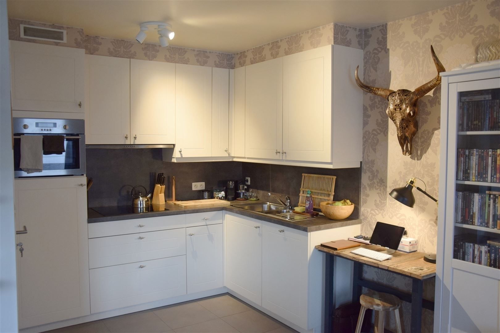 Aan de stadsrand, lichtrijk appartement met garage foto 2