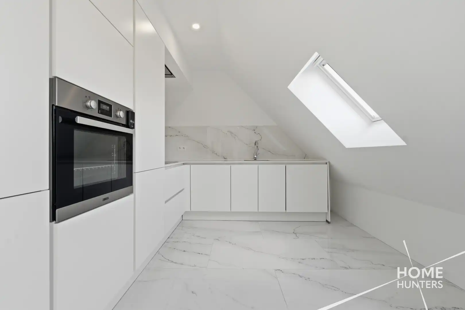Ruim dakappartement met royaal terras en een schitterend uitzicht over Ieper foto 8