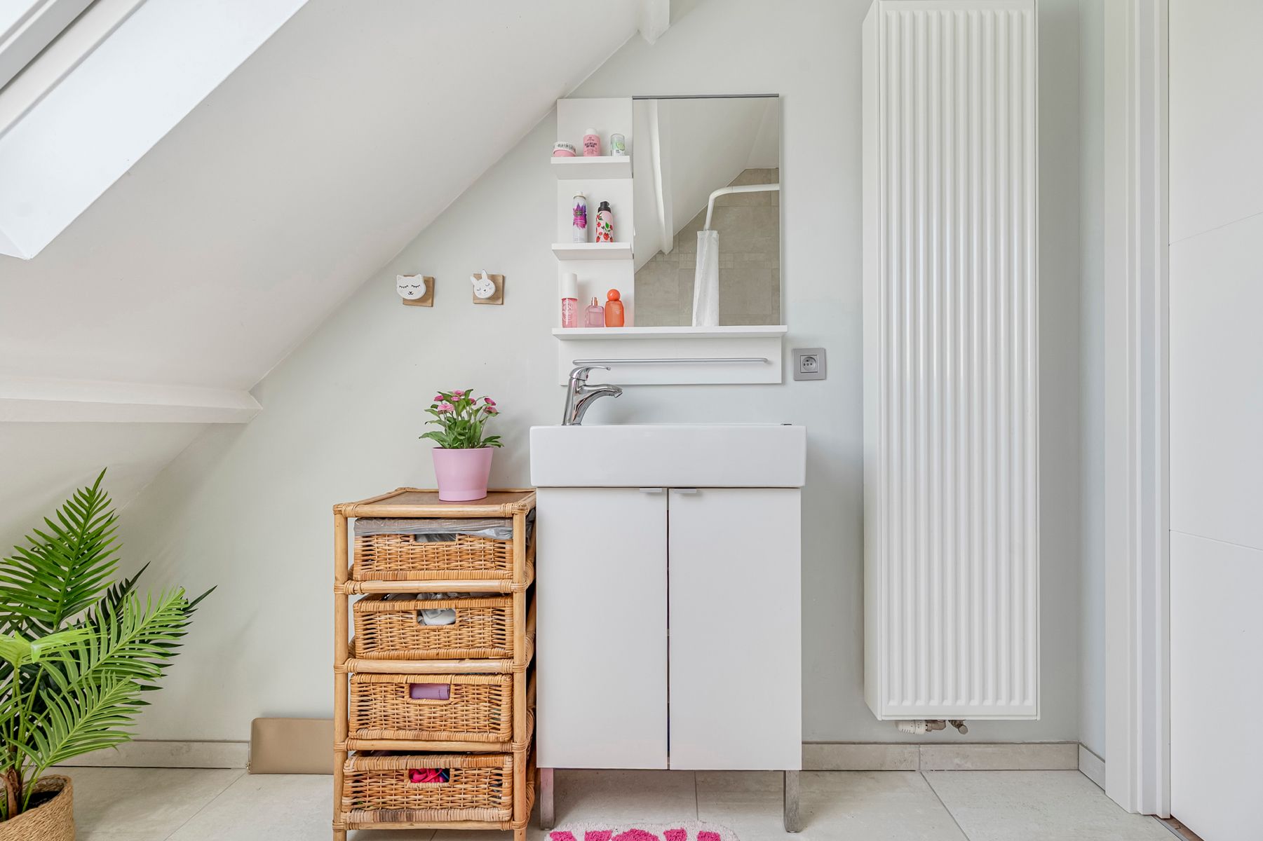 Instapklare woning met 4 slaapkamers en magazijn foto 17