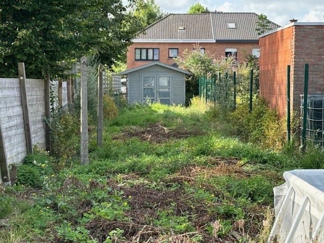 Te renoveren woning met 2 slaapkamers, tuin en uitweg achteraan op een totale oppervlakte van 480 m². foto 2