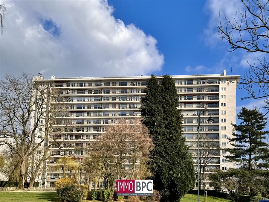 te renoveren appartement met groot terras! foto {{pictureIndex}}