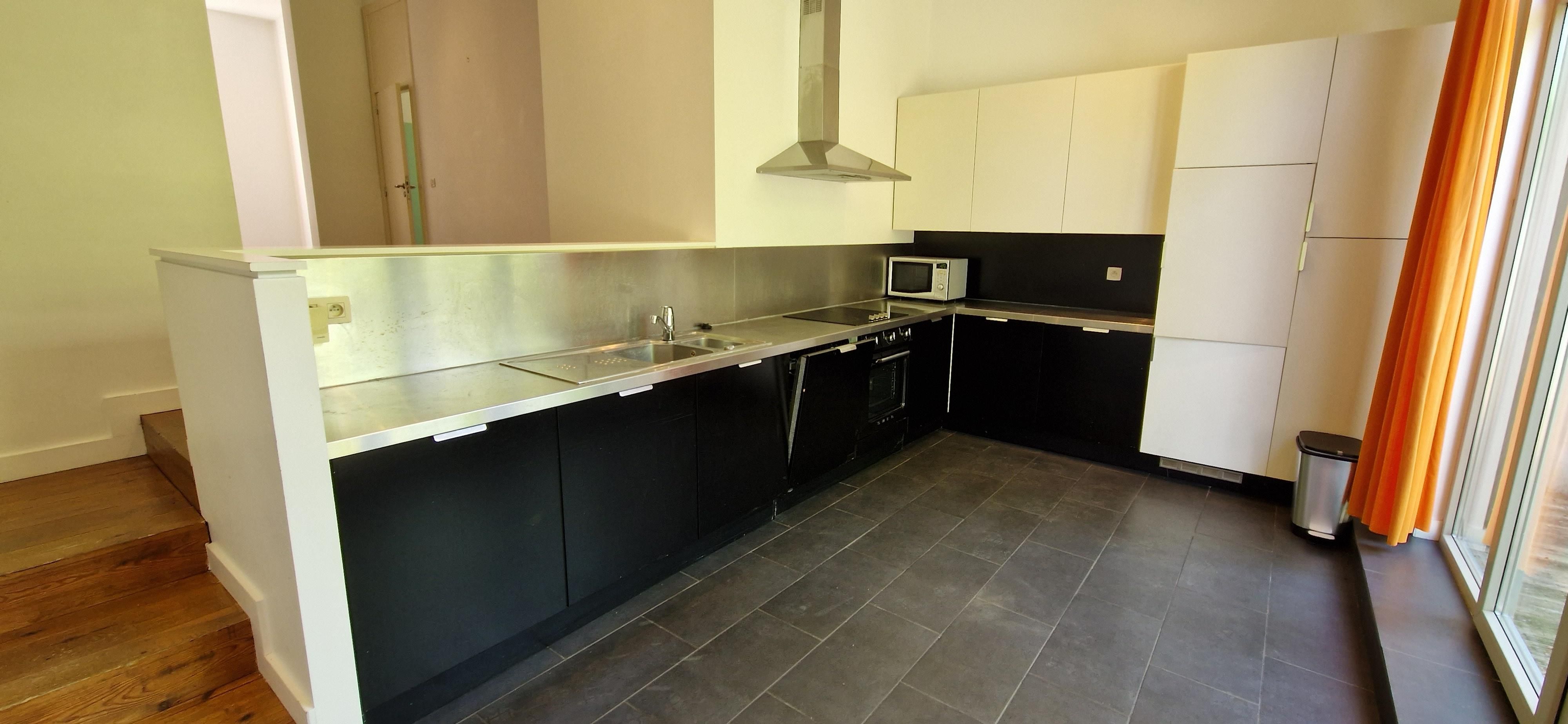 Karaktervolle HERENWONING met mooie leefruimten, 4 slaapkamers en een rustgevende tuin  op 1 are 70 ca.   foto 14