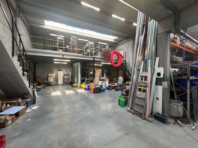 Magazijn met kantoren & mezzanine – Uitstekende ligging in Melle foto 2