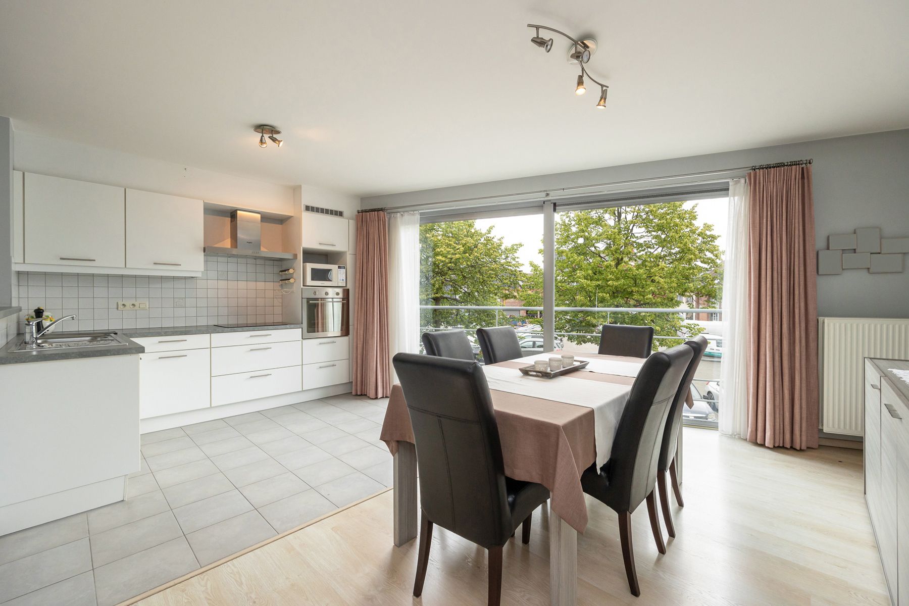 Twee slaapkamer appartement in centrum Kontich – met terras en kelderberging foto 5