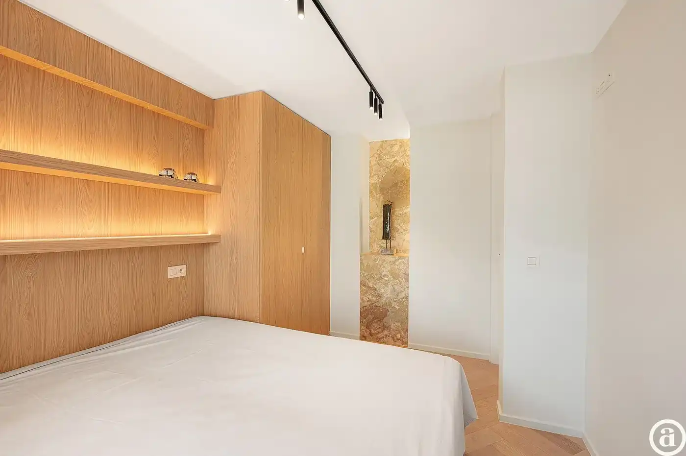Gerenoveerd 3 slaapkamerappartement met zijdelings zeezicht. foto 21