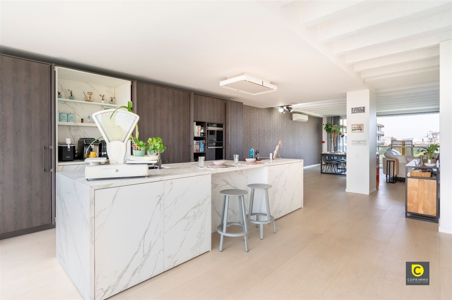 Prachtig gerenoveerd appartement foto {{pictureIndex}}