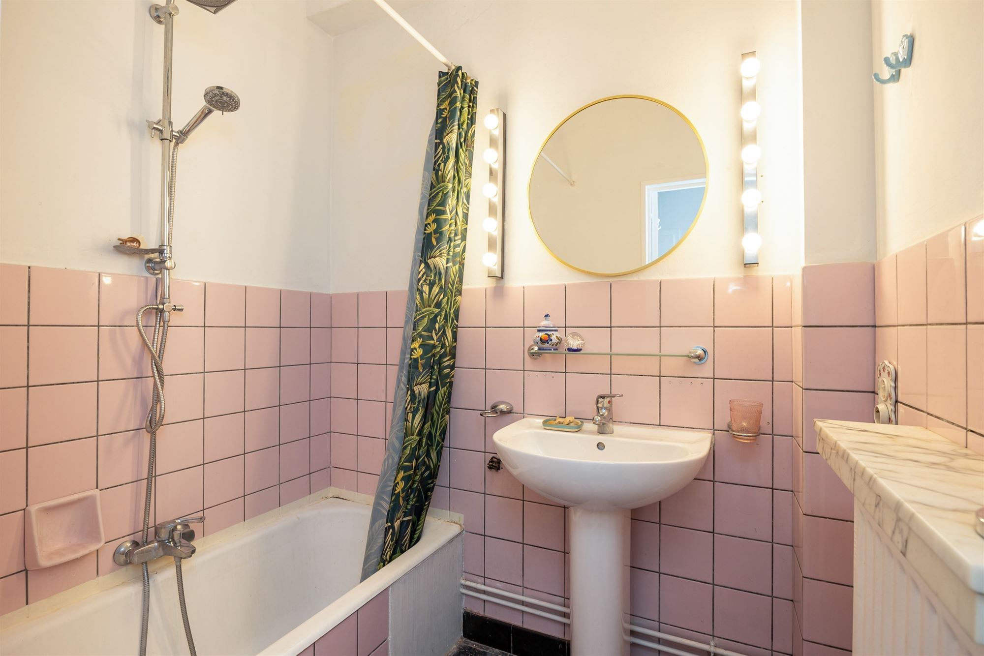 Lichtrijk appartement met twee slaapkamers foto 14