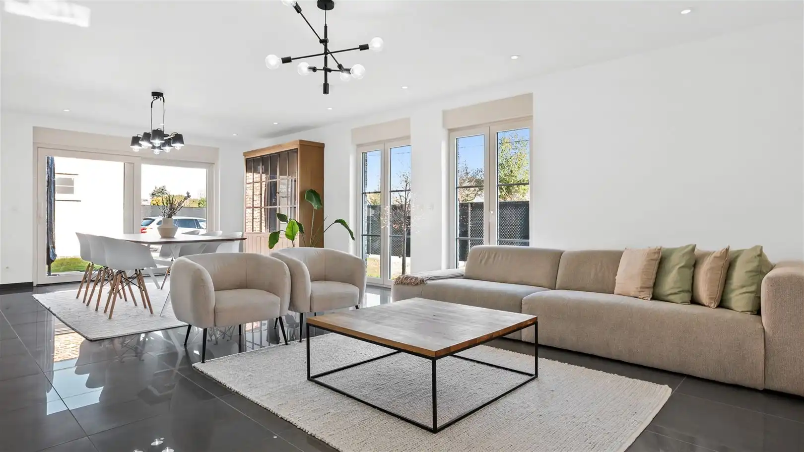 TE KOOP: Kwalitatief afgewerkte woning te Heusden-Zolder! foto 6